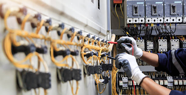 Professional Electrician technician working in Mound Bayou, MS